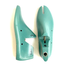 Load image into Gallery viewer, Shoemaking - Lasts - Hormas el Arbol - Carol Sandal
