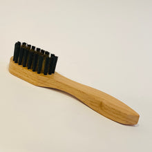 Load image into Gallery viewer, Leather Care - Saphir Beauté du Cuir - Brush - Brass
